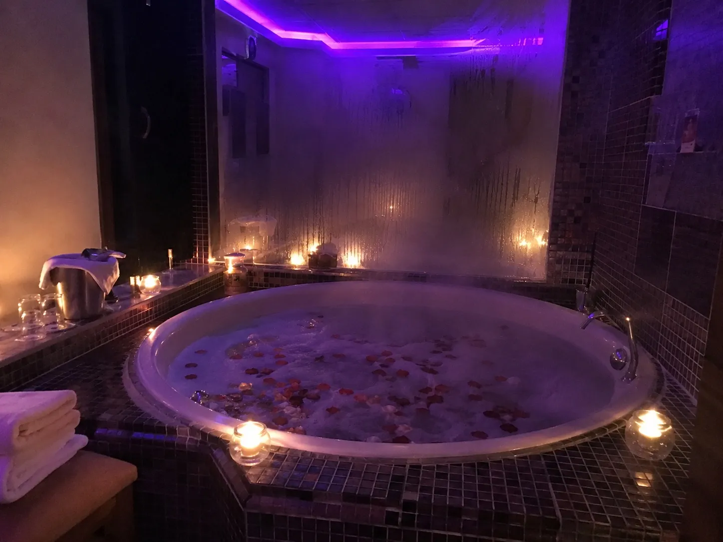 Hamam jakuzi bölümü — Lila Spa, Eyüpsultan misafirlerine hizmet veren salon